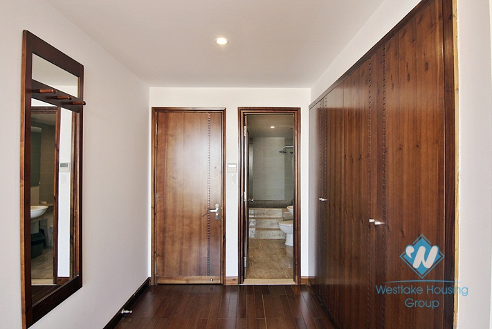 A 4 bedroom apartment with stunning lake view on Xuan dieu, Tay ho, Ha noi